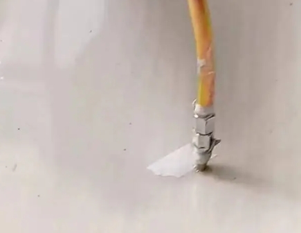 义乌瓷砖空鼓维修公司专业解答在瓷砖铺贴过程中，如果使用的砂料过粗（如全部使用了粗砂），可能会导致以下问题